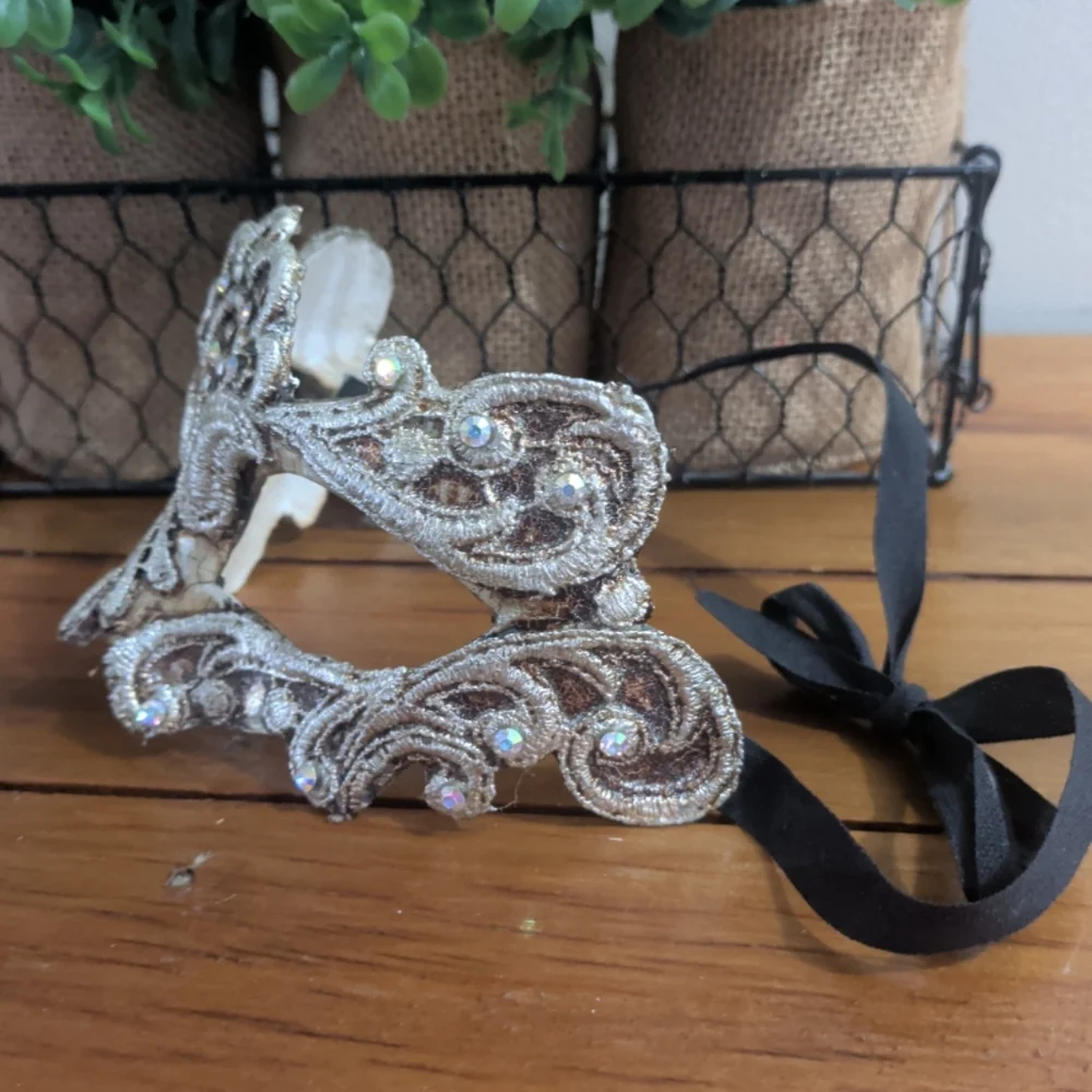 Elegant Silver Masquerade Mask - Filigree Lace Style with Rhinestone Accents
